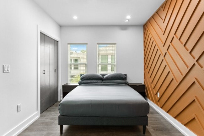 Foto del edificio - 927 S Howard Ave