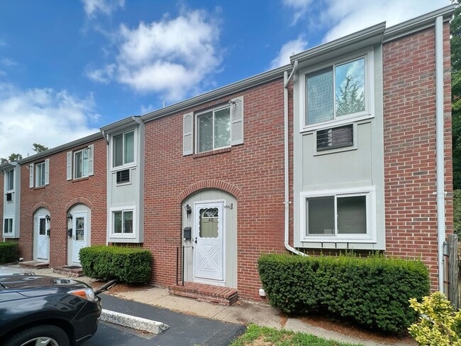 Building Photo - 44 Floral St
