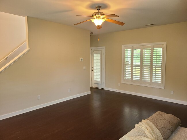 Building Photo - 4 Bedroom, 2.5 bath located in Everetts Cr...