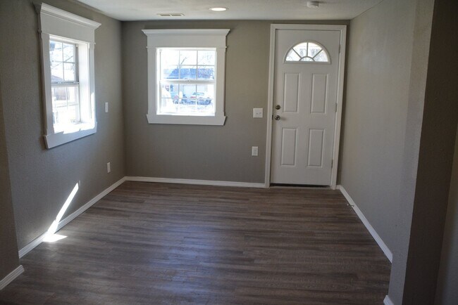 Foto del edificio - Recently Remodeled 3 bedroom 2 bathroom Home