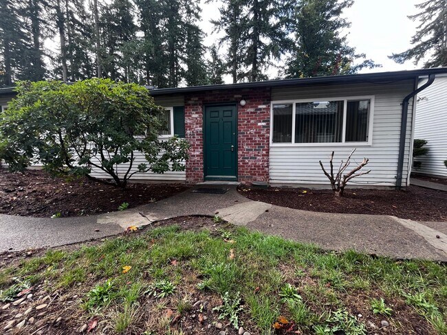 Building Photo - Lovely Duplex Community in Sandy, OR! One ...