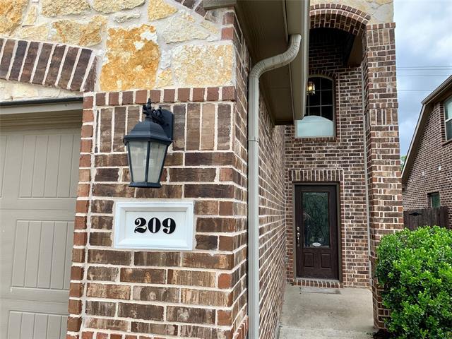 Building Photo - 209 Red Hawk Pl