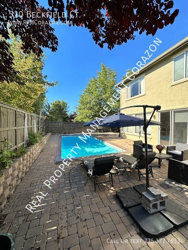 Building Photo - Spacious luxury home with resort-like in g...