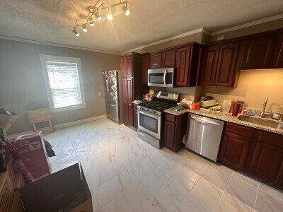 Primary Photo - 20 Linden St