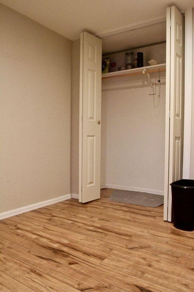 Foto del edificio - 810 E Lewis St