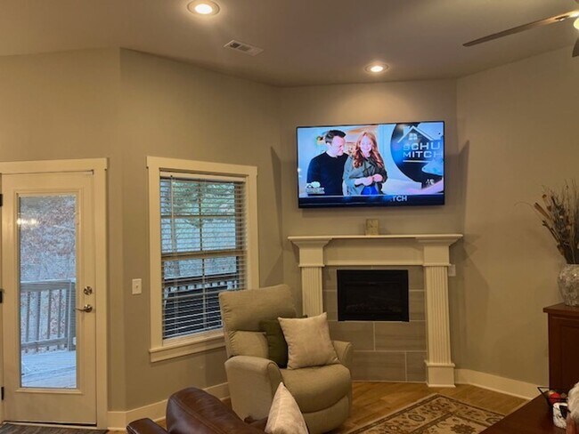 Foto del edificio - Like New 3 Bedroom Plus!