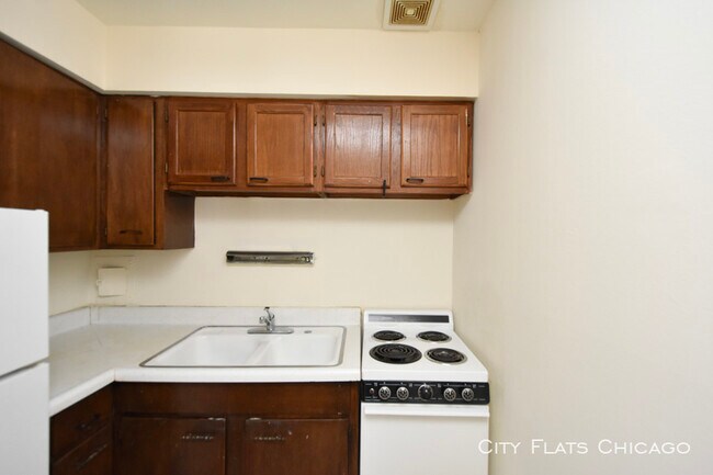 Building Photo - 850 W Margate Terrace