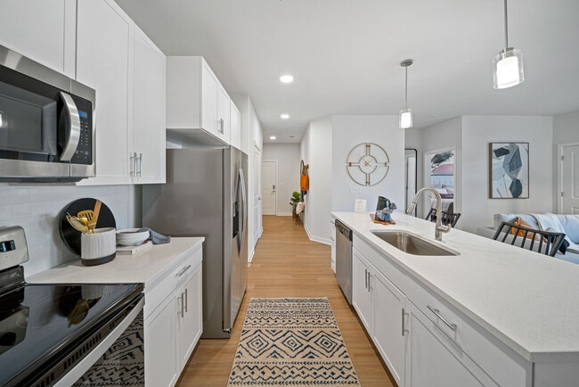 Building Photo - Elwood Apartment Homes