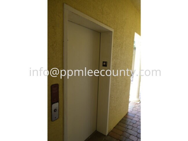 Building Photo - Fantastic 2nd Floor Luxury Condo with GARA...