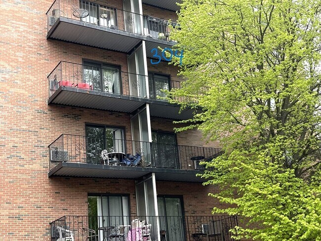 Foto del edificio - 1321 Worcester Rd