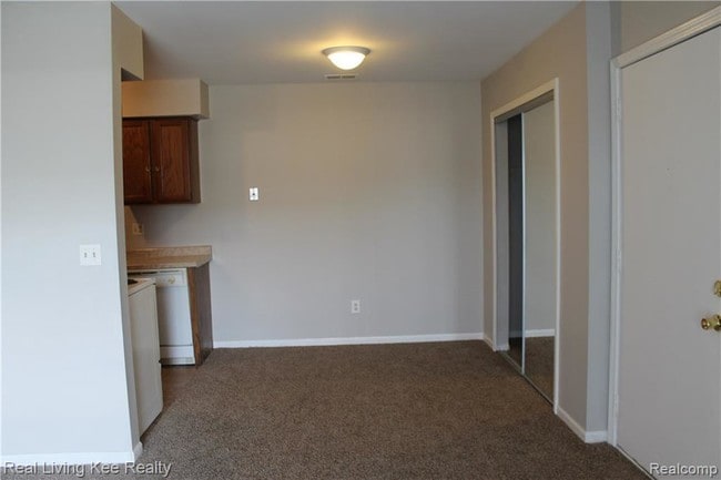 Building Photo - 34650 Clarkson Dr W