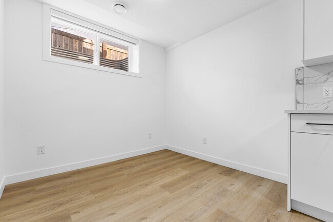 Photo du bâtiment - 11630-BS122 122 St NW