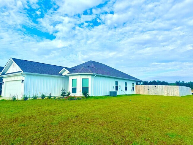 Building Photo - Charming 4BR House in a Calm and friendly ...
