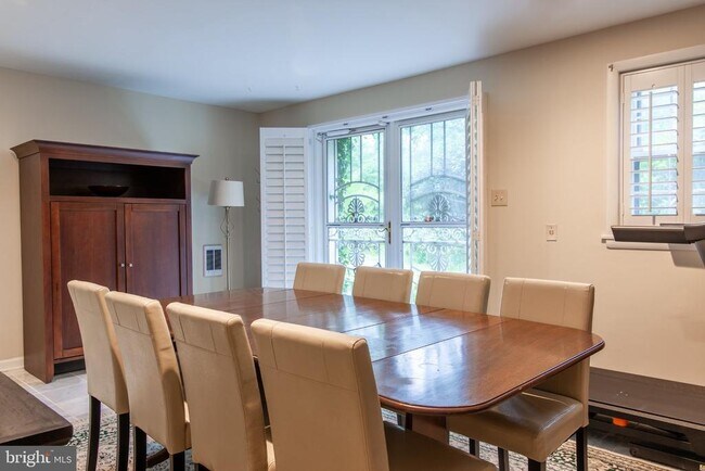 Foto del edificio - 6034 Chesterbrook Rd