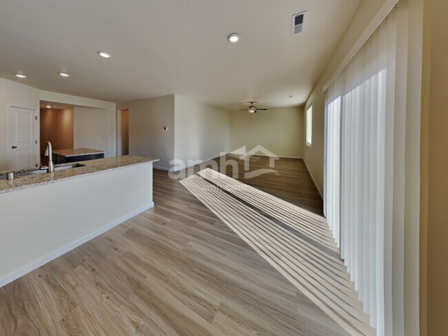 Foto del edificio - 1311 W 15th Ave