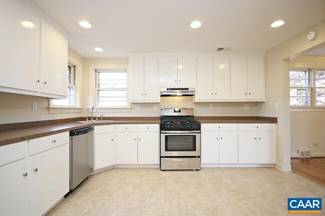 Building Photo - 1401 Forest Ridge Rd