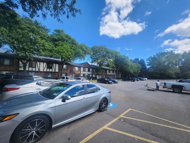 Building Photo - Modern 1-Bedroom Apartment in Irondequoit ...