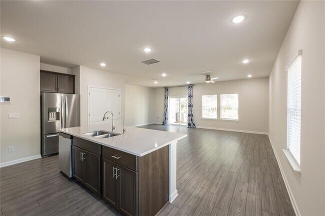 Foto del edificio - 345 Timberland Ave