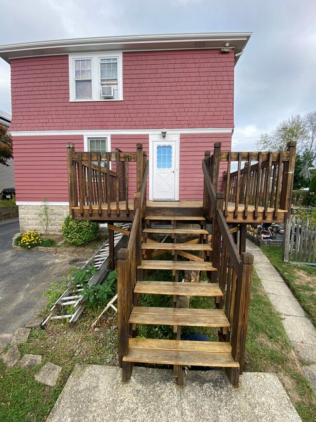 Building Photo - 51 Buckthorne Ave