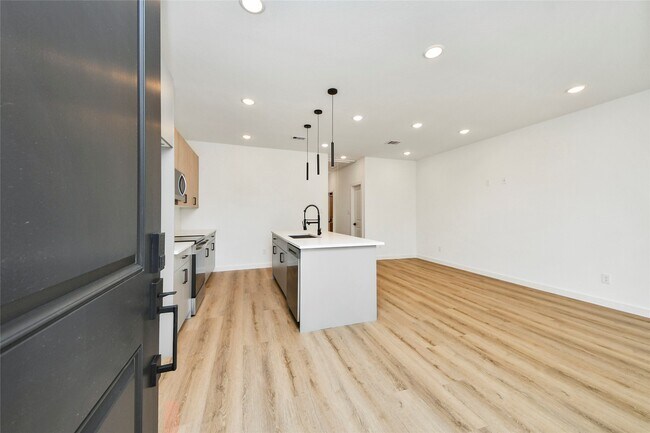 Building Photo - 5201 Fairchild St