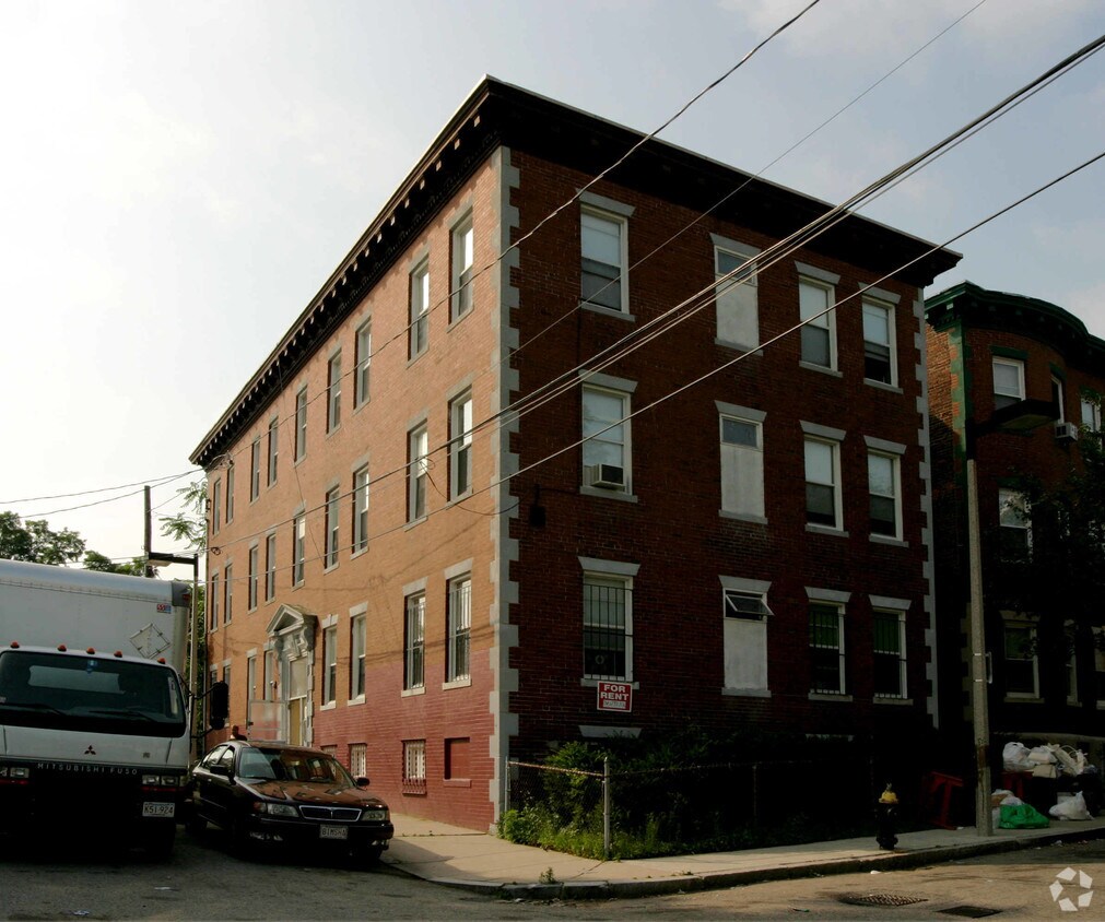 Building Photo - 11 Brinton St