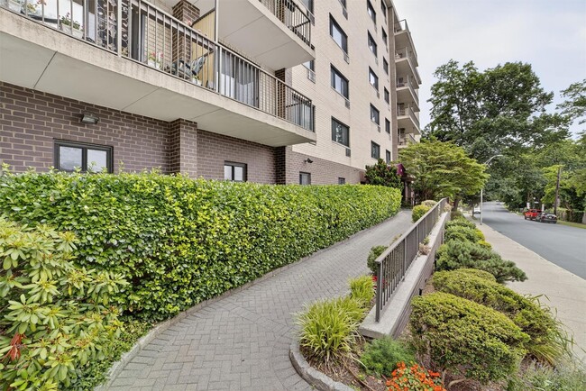 Foto del edificio - 108 Sagamore Rd