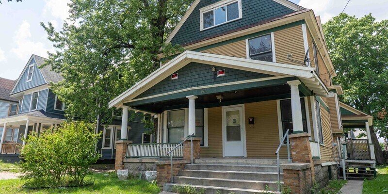 Primary Photo - 817 Geneva Ave SE