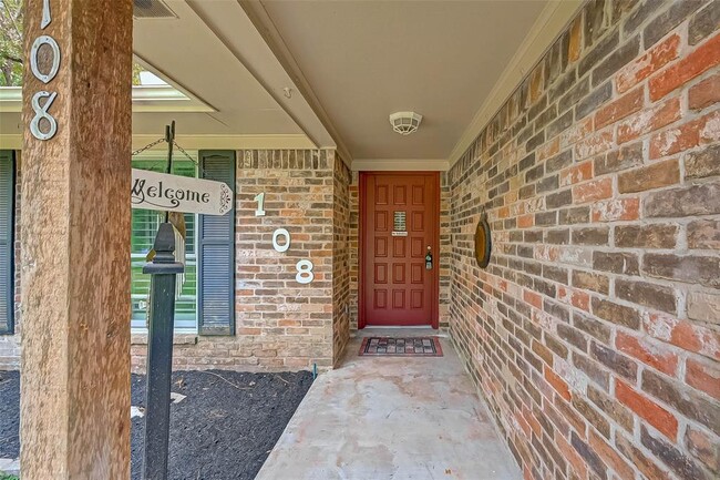 Building Photo - 108 Hereford Dr