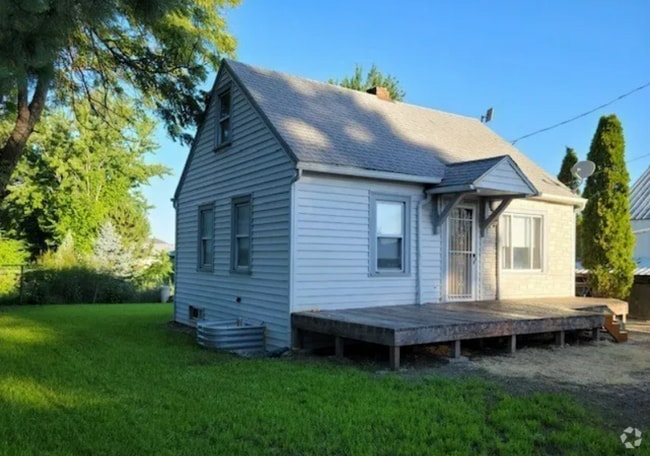 Building Photo - 605 W Whitman Dr