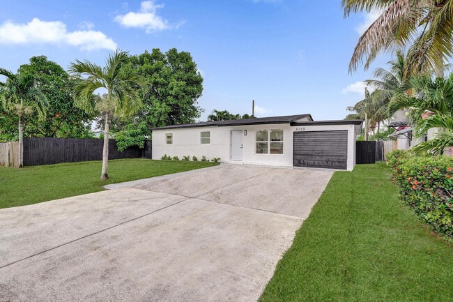 Building Photo - 4138 SW 48th Ct