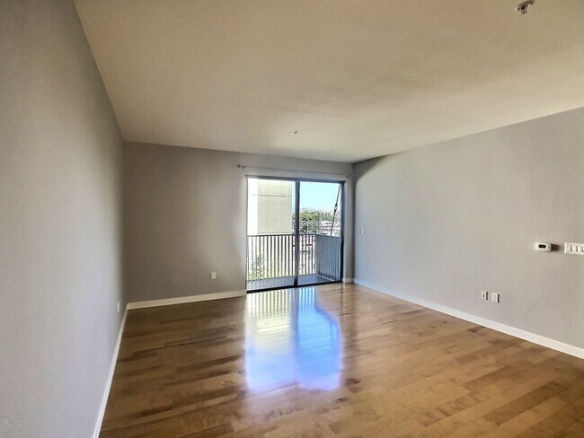 Foto del edificio - 1 Bedroom Flat for Rent at Plant 51 in Dow...
