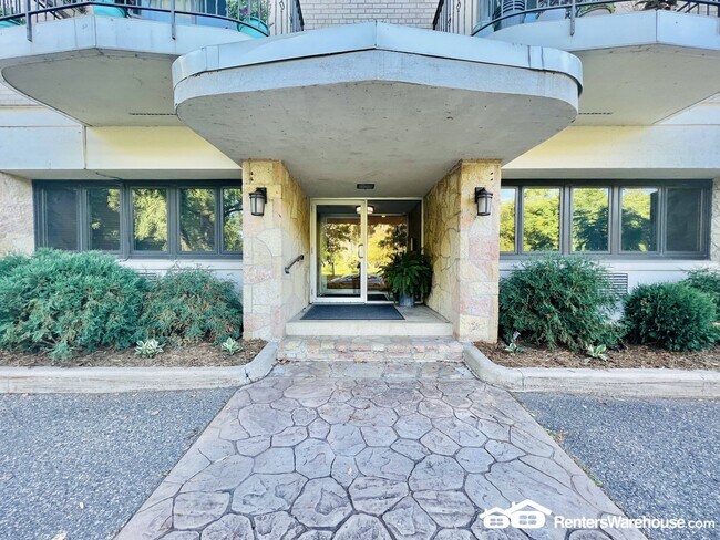 Foto del edificio - 2928 Dean Pkwy