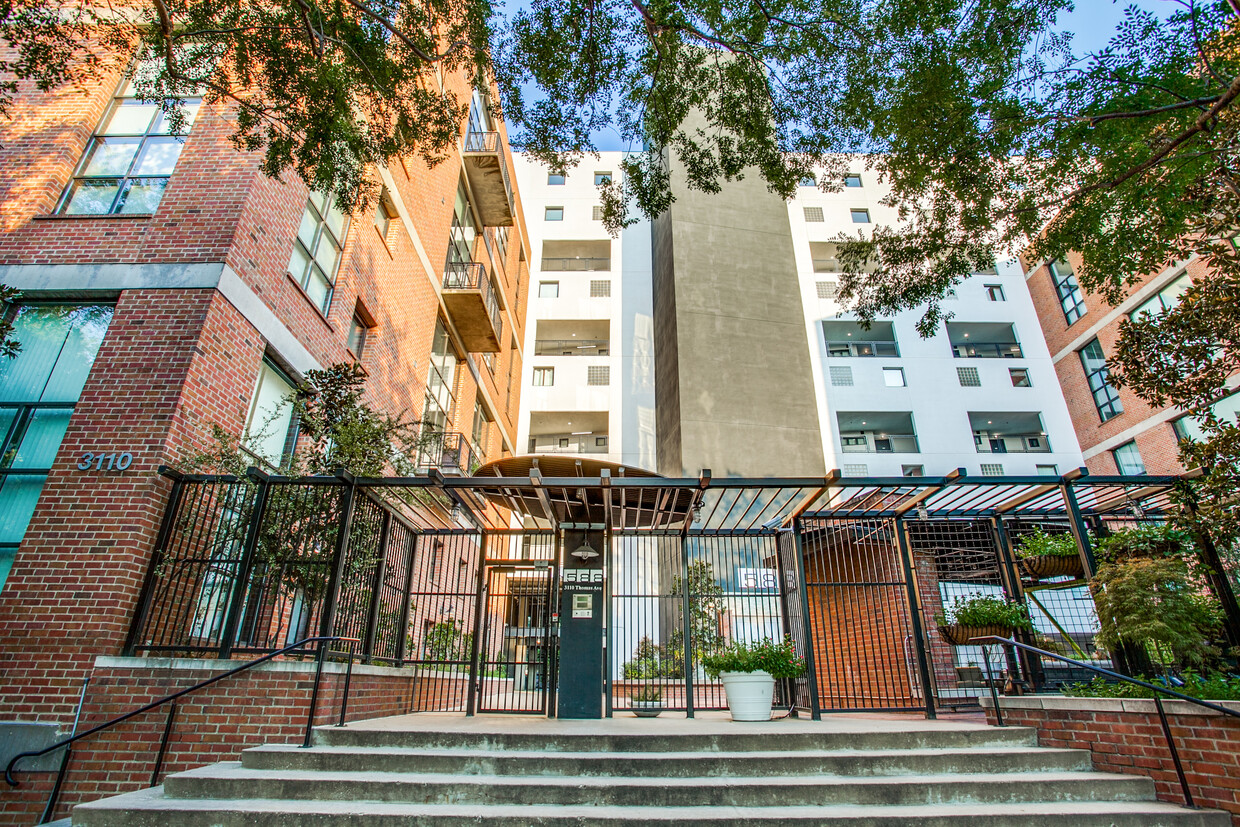 Primary Photo - 3110 Thomas Ave