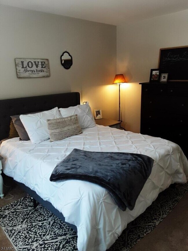 Foto del edificio - 309 Mountain Lake Rd