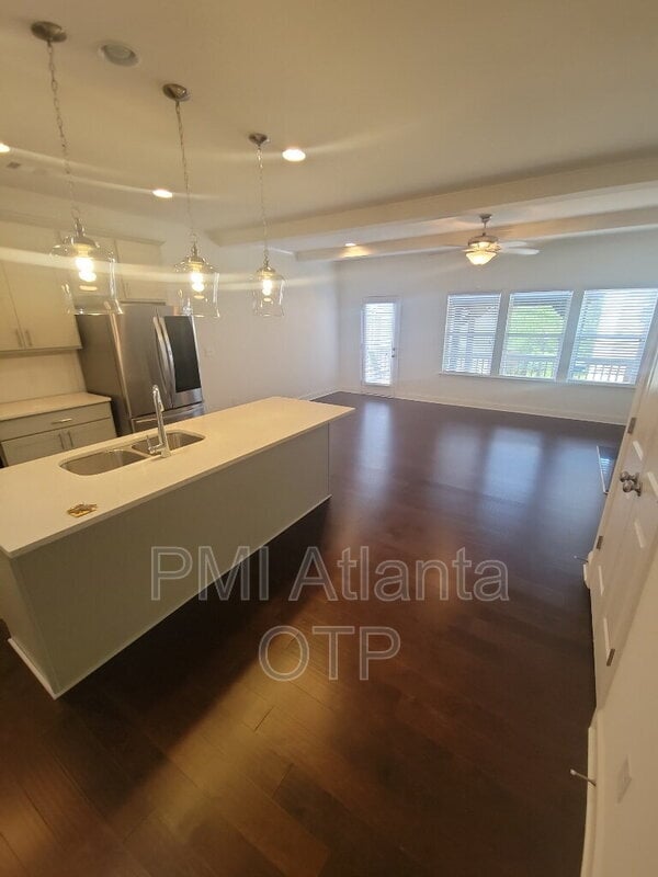Building Photo - 255 Ismal Dr SW