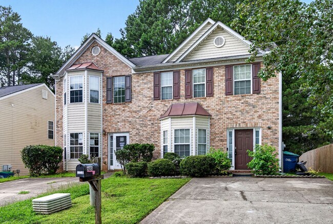 Building Photo - Spacious 3 Bed / 2 Bath Townhouse in Atlanta – $1,995/mo (Trash & Landscaping Included!)