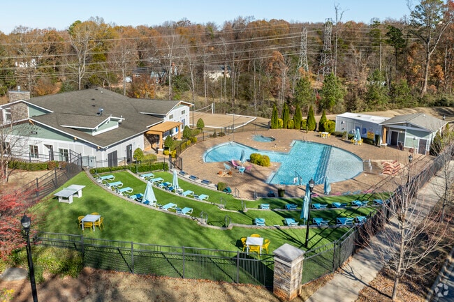 Pool & Clubhouse - Yugo Charlotte College Downs