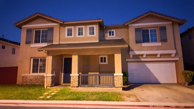 Beautiful 4-Bedrooms Home - Across from La... - Beautiful 4-Bedrooms Home - Across from La...