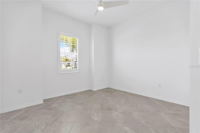 Building Photo - 15925 Sugar Hl Dr