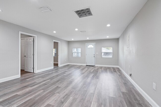 Foto del edificio - 8006 N Mulberry St