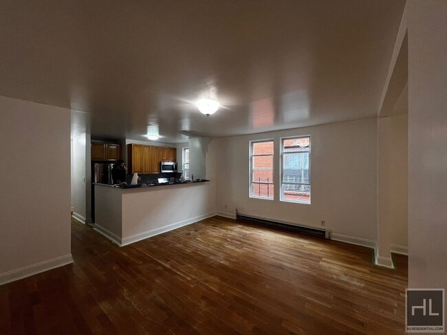 Building Photo - Spacious Fully Renovated 4-Bedroom in Sout...