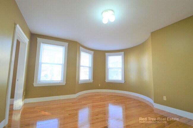 Building Photo - 11 Treadway Rd