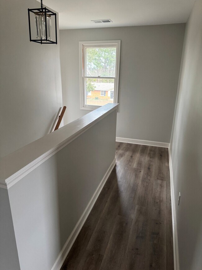 Foto del edificio - 205 Lakeview Rd