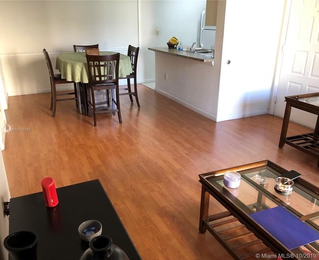 Foto del edificio - 18324 NW 68th Ave