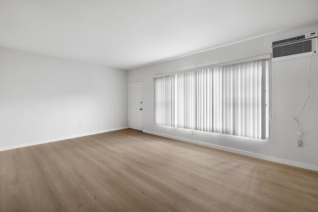 Foto del edificio - 147 N Lapeer Dr