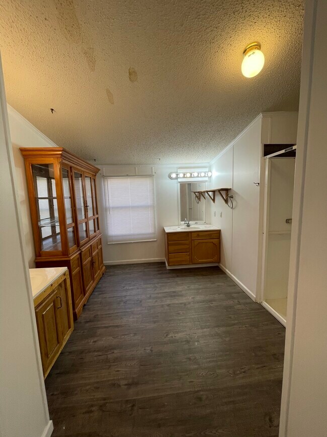 Building Photo - 335 Apple Blossom St