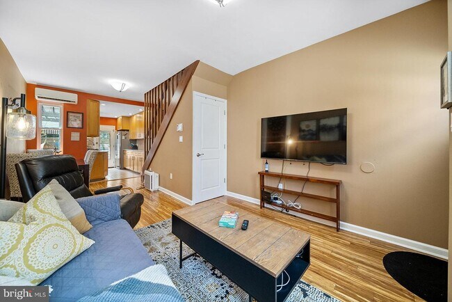 Building Photo - 716 St Albans St