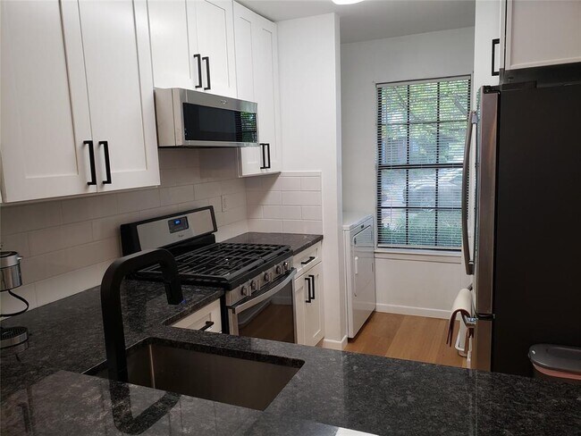 Foto del edificio - 1411 Gracy Farms Ln