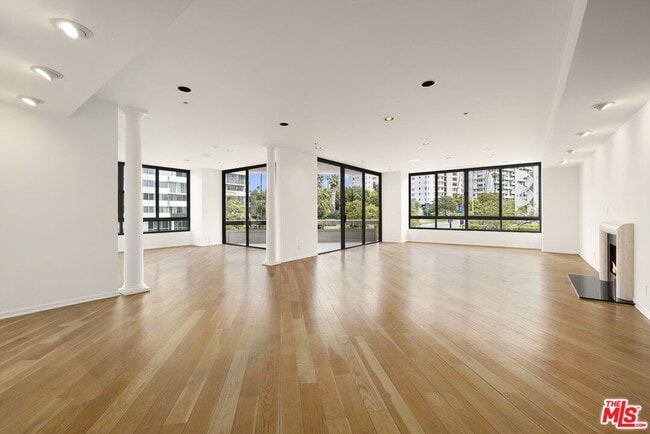 Building Photo - 10430 Wilshire Blvd