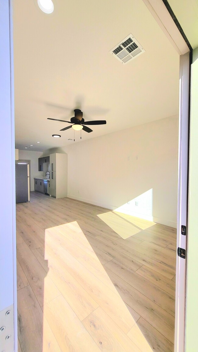 Building Photo - 1271 S Dandelion St